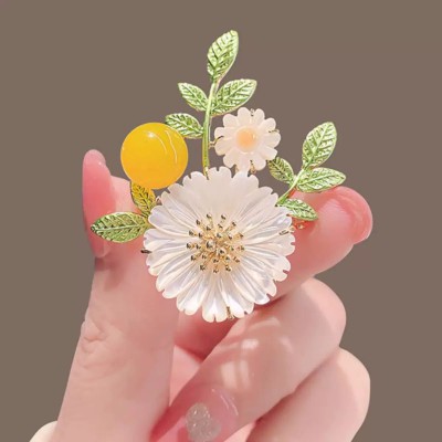 Daisy Flower Brooch