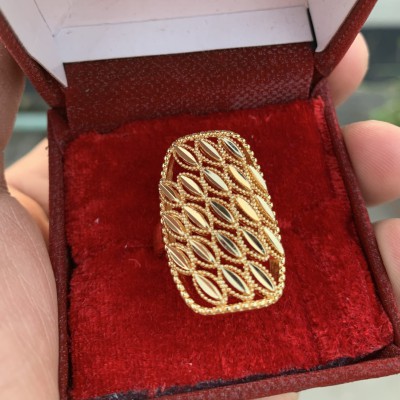 ✨ Elegant Gold-Plated Finger Ring ✨