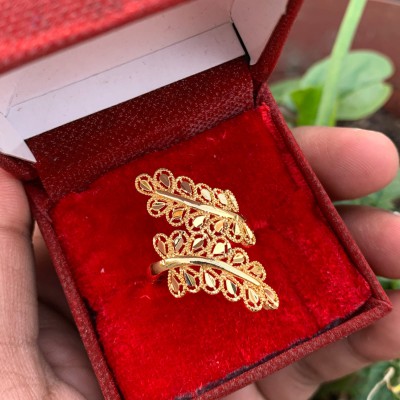 ✨ Elegant Leaf Design Gold-Plated Finger Ring ✨